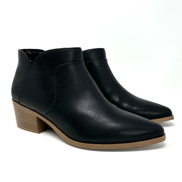 Women’s Vidyaa Black Ankle Booties - Picture 2 of 9